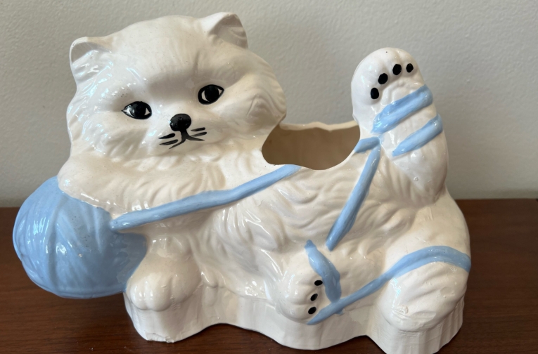 large cat statue