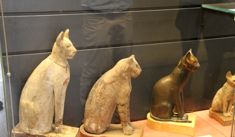 egyptian cat sculpture