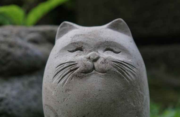 large cat garden statue