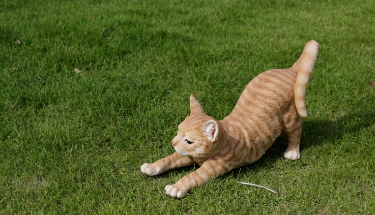 tabby cat statue