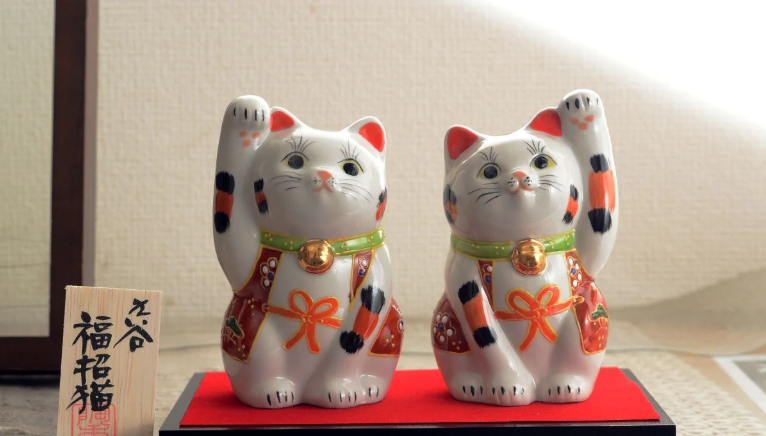 large lucky cat statue
