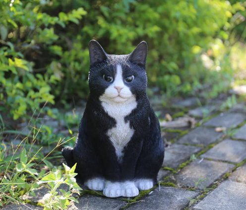 black and white cat statue