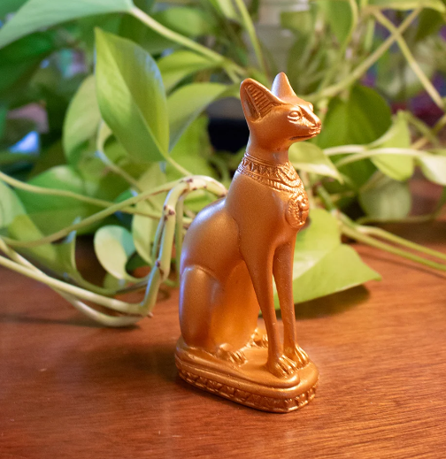 gold cat statue