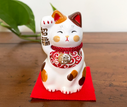 fortune cat statue
