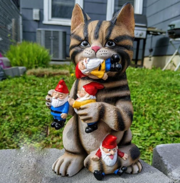 cat gnome statue