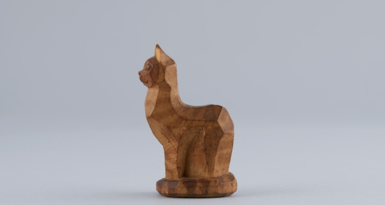 cat sculpture wood