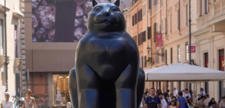 botero cat sculpture