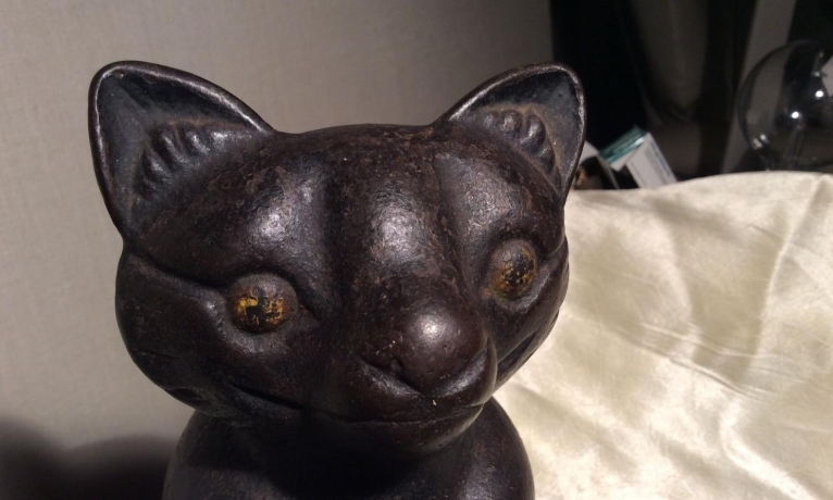 cast iron cat statue