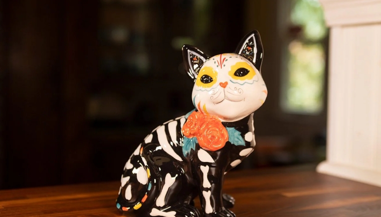 black and white ceramic cat figurine
