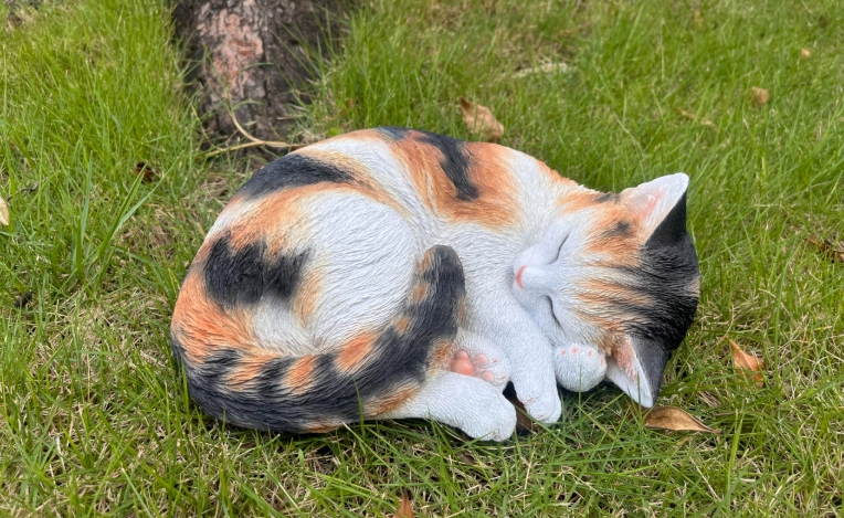 calico statue