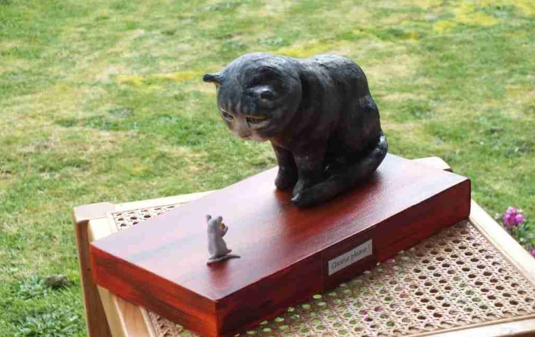 cat and mouse garden sculpture