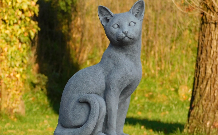 cat on statue