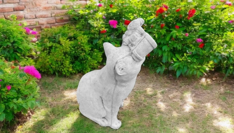 cat with binoculars statue