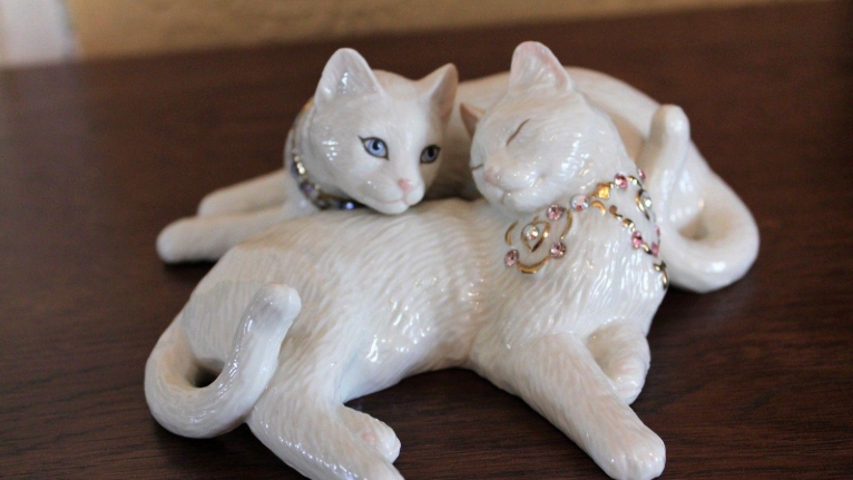 cat figurines near me