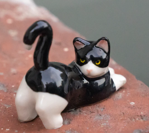 black and white cat figurines
