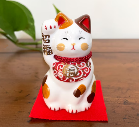 asian lucky cat statue