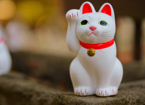 asian cat statue with paw up