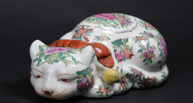 chinese porcelain cat figurine
