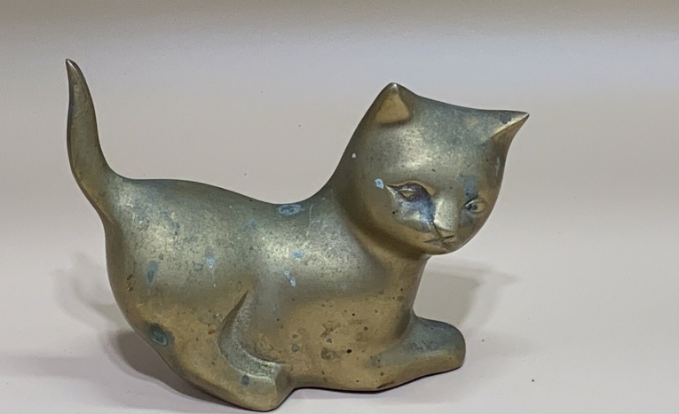 cute cat statue