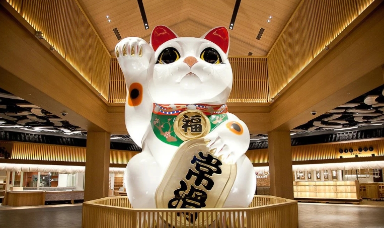 chinese lucky cat statue