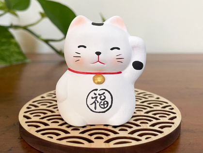 japanese cat statue lucky