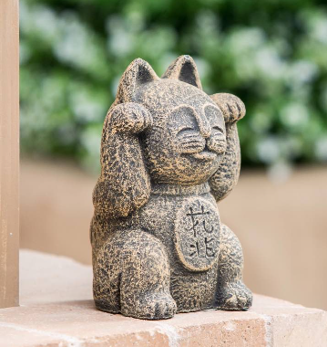 lucky cat garden statue