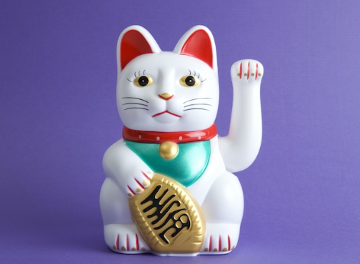 good luck cat statue