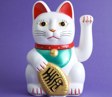 japanese cat sculpture