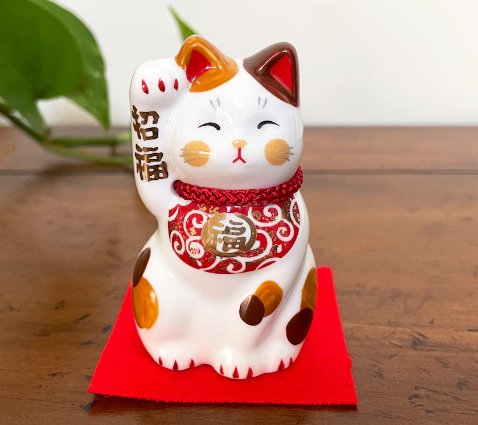 japanese good luck cat statue