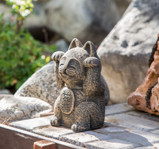lucky cat outdoor statue