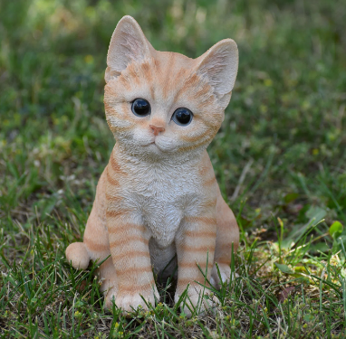 kitten statue
