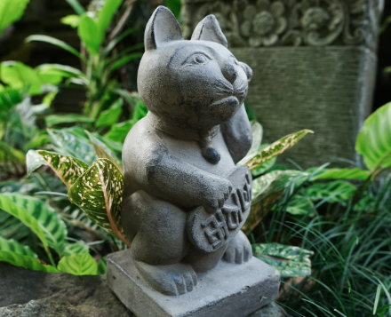 maneki statue