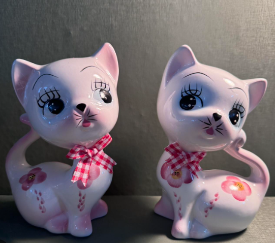 pink cat statue