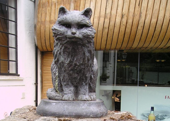 towser statue