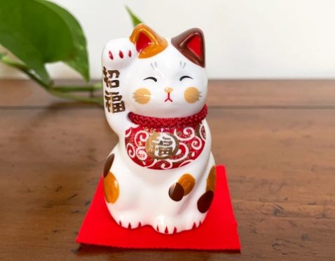 neko cat statue