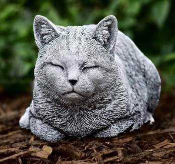 realistic cat statue