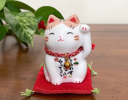 welcome cat statue