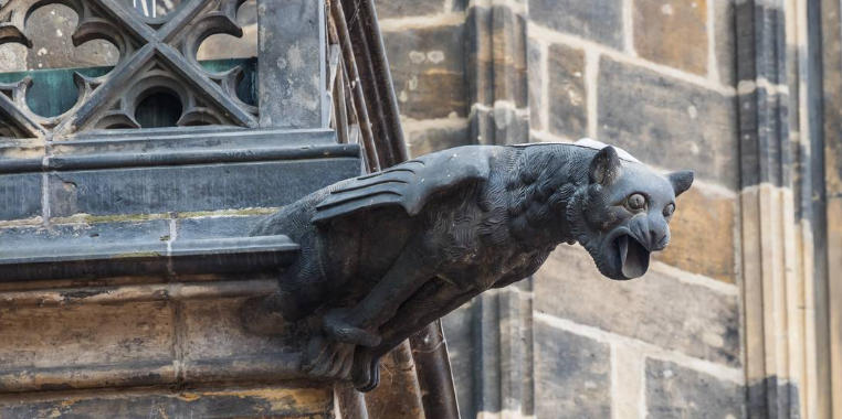 winged cat gargoyle statue