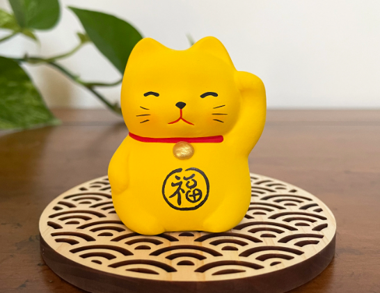 yellow cat statue